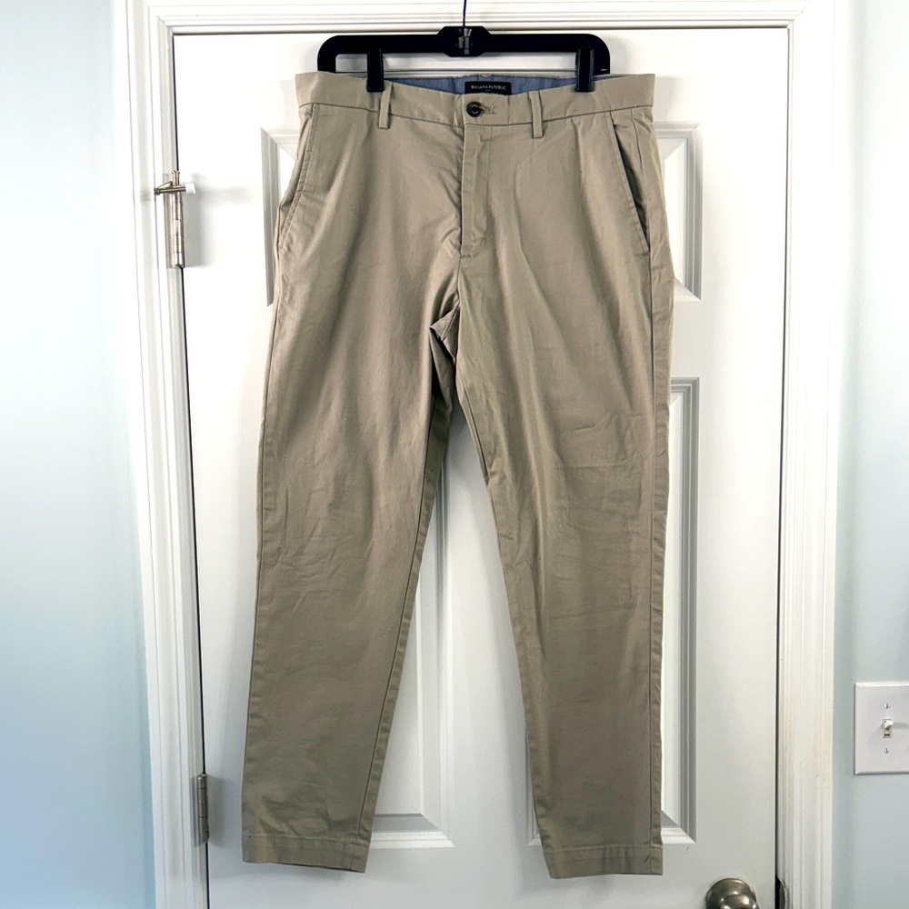 Men’s Banana Republic Mason Chinos in Nile Clay. Sz 33 c 30.